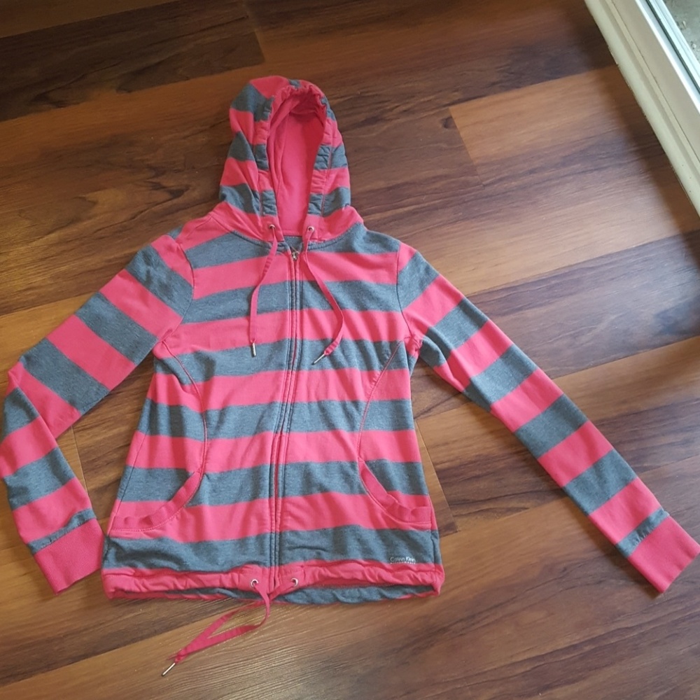 (4×$25 ) Calvin klein sweater